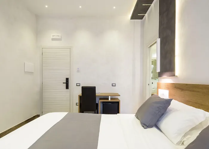 那不勒斯贝拉酒店 3*